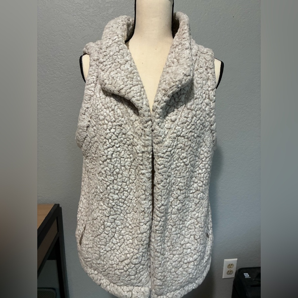 Bass Pro Shops Women's Cream & Brown Vest